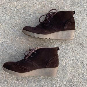 Comfortable Lands End Brown Suede Ankle Boots.